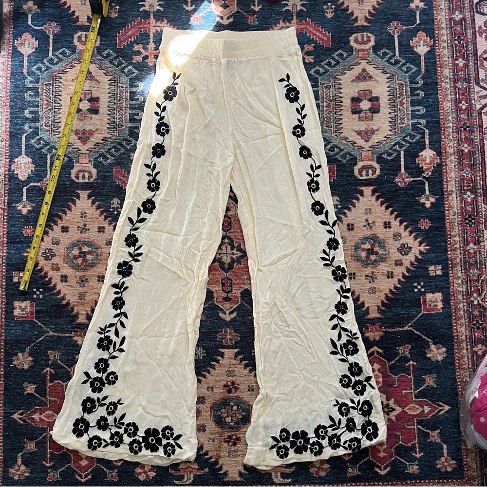 Forever 21 Black and White Floral Pants - Picture 2 of 8